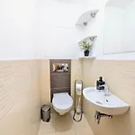 Mills - Free Parking - Balcony With View - Close To Nivy Mall Apartment