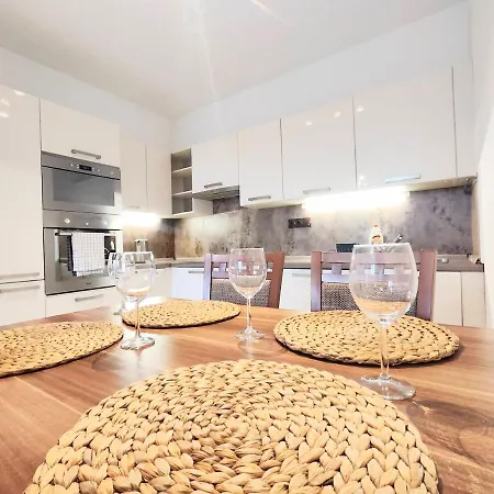 Mills - Free Parking - Balcony With View - Close To Nivy Mall ברטיסלאבה