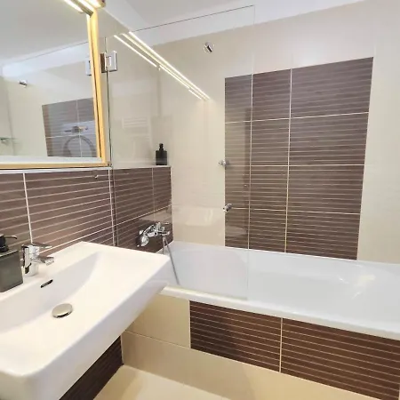 Mills - Free Parking - Balcony With View - Close To Nivy Mall דירה