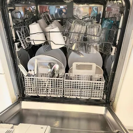 Mills - Free Parking - Balcony With View - Close To Nivy Mall Apartment *