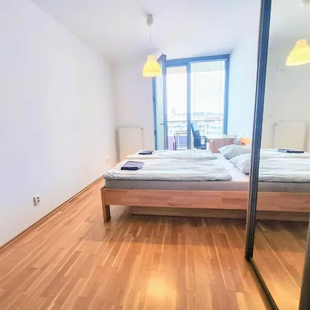 Mills - Free Parking - Balcony With View - Close To Nivy Mall דירה *