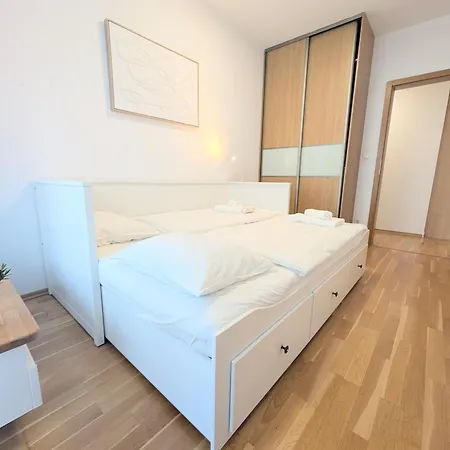 Apartment Mills - Free Parking - Balcony With View - Close To Nivy Mall