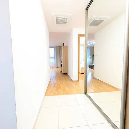 Apartmán Mills - Free Parking - Balcony With View - Close To Nivy Mall