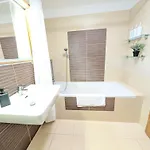 Mills - Free Parking - Balcony With View - Close To Nivy Mall Апартаменти Братислава