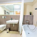 Апартаменти Mills - Free Parking - Balcony With View - Close To Nivy Mall Братислава