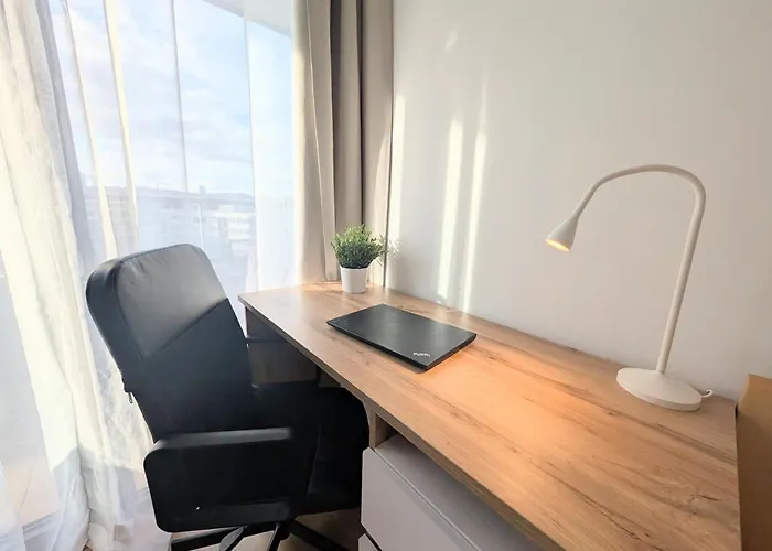 Mills - Free Parking - Balcony With View - Close To Nivy Mall Apartment *