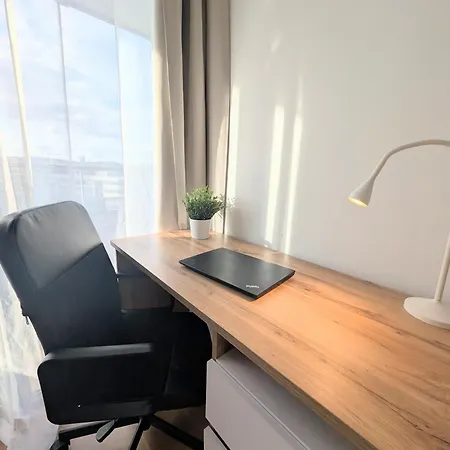 Mills - Free Parking - Balcony With View - Close To Nivy Mall Apartment *